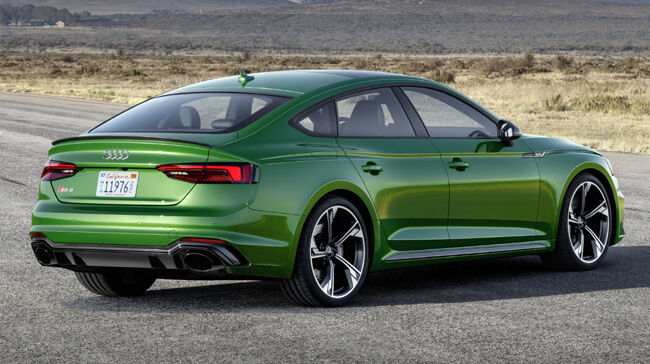 4ドアクーペのA5スポーツバックをベースとした初のRSモデルが日本